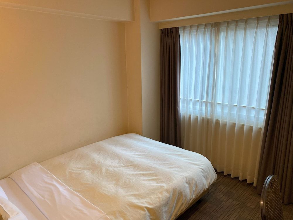 Semi-double room, Smoking