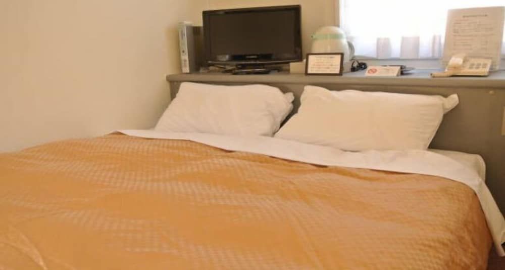 Semi-double Room, Smoking