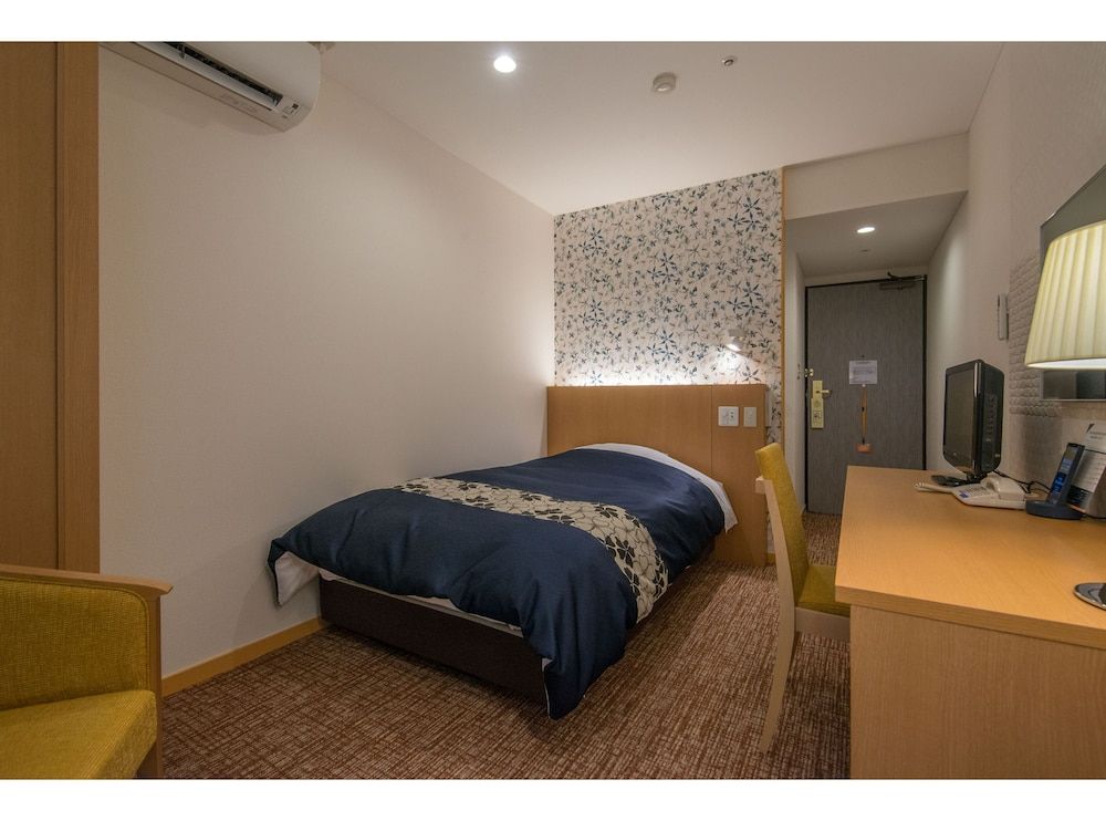Single Room, Shared Bathroom