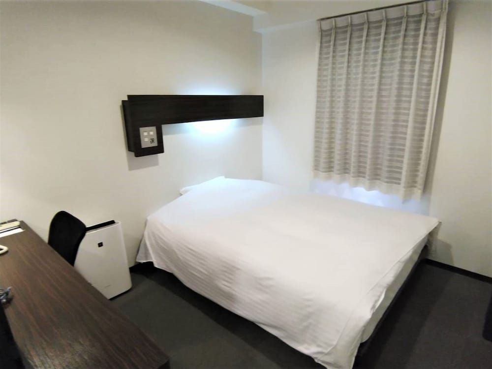 Double Room, Smoking
