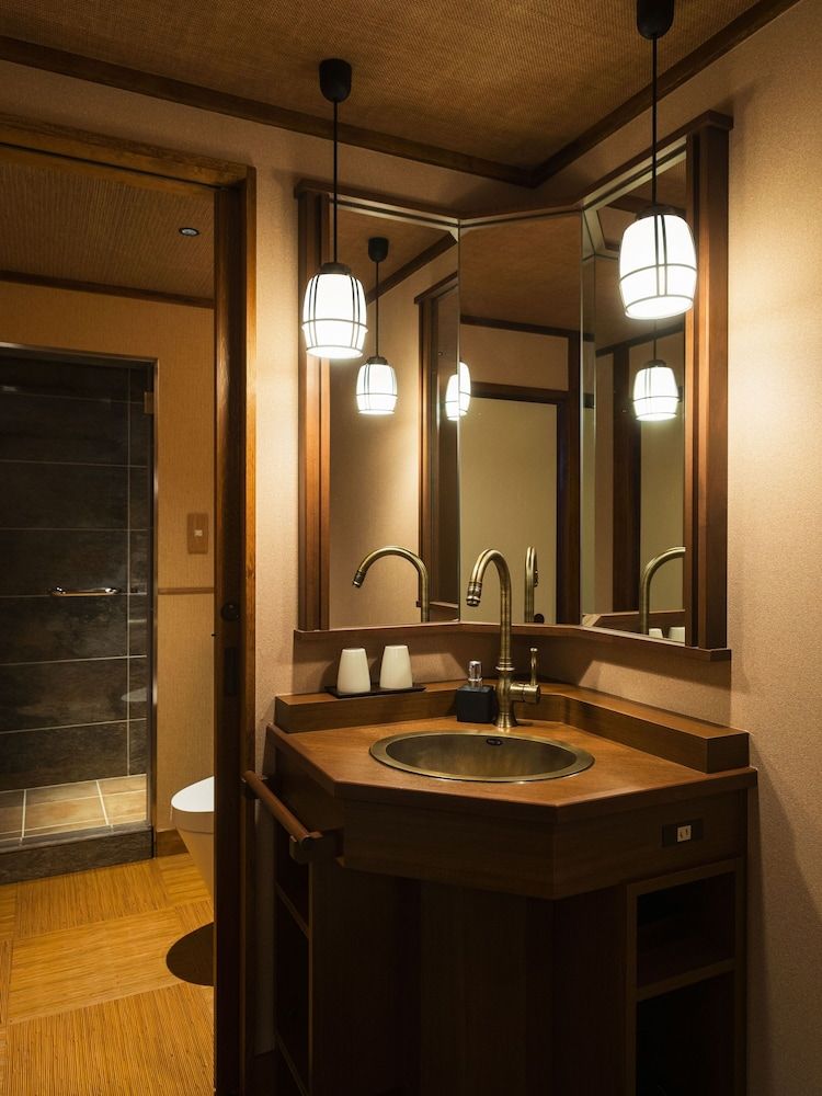 Japanese Style Room with Shower Booth, no Bathtub (for 1-4 guests)