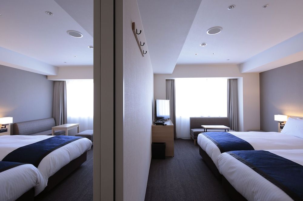 Connecting Superior Hollywood Twin Room, Non Smoking