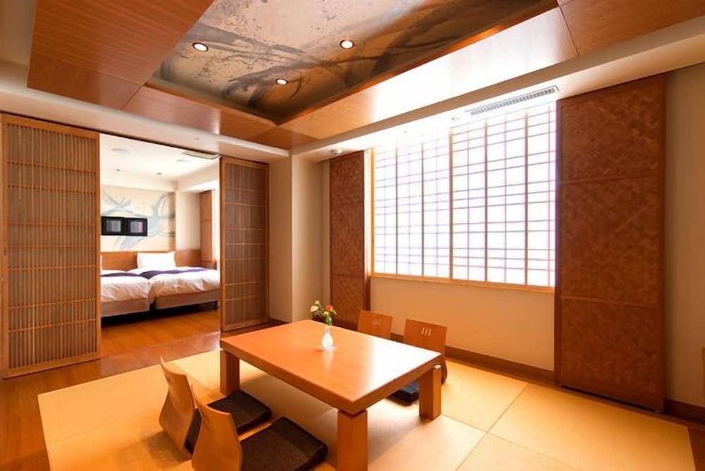 Nara Kenko Land Plaza Hotel Deluxe Twin Room with Extra Japanese Futon, Non-Smoking 4