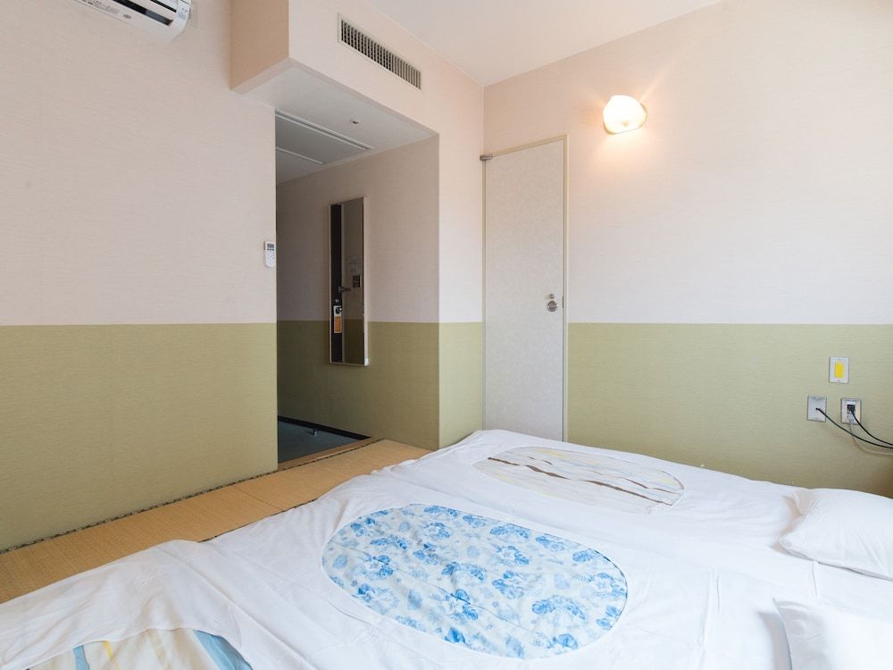 Japanese Room, Triple, Smoking