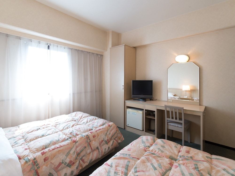 Twin Room, Smoking
