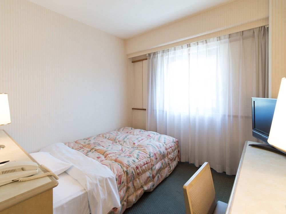 Semi Double Room, Smoking