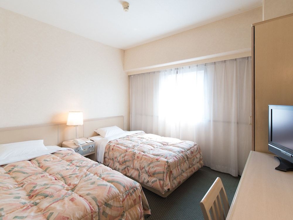 Twin Room, Smoking