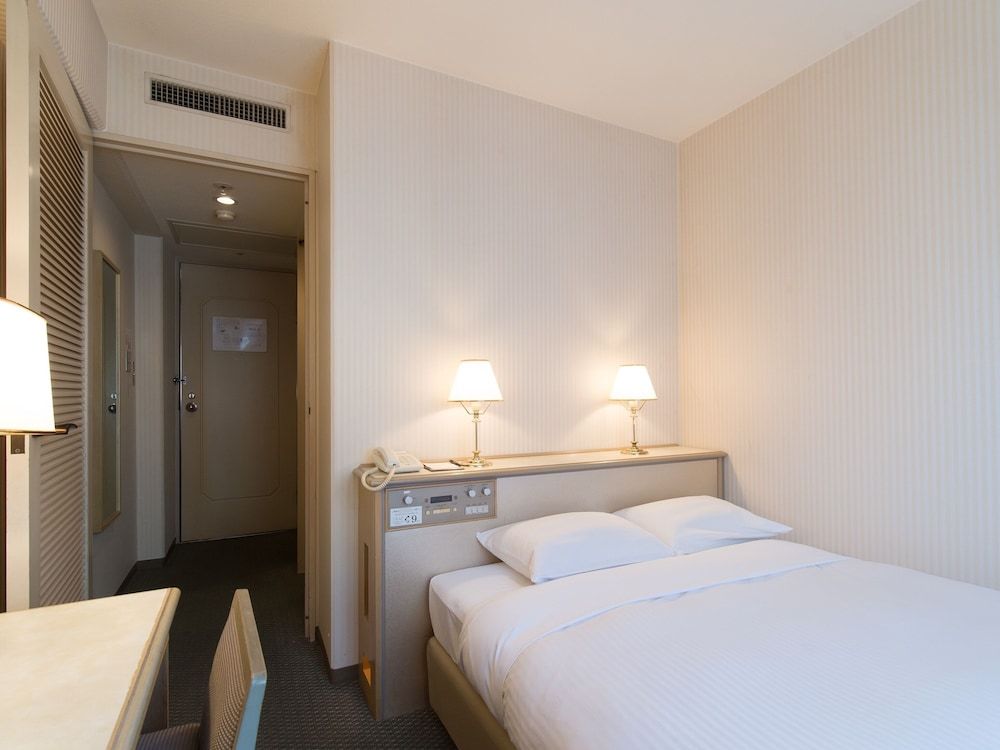 Double Room, Smoking