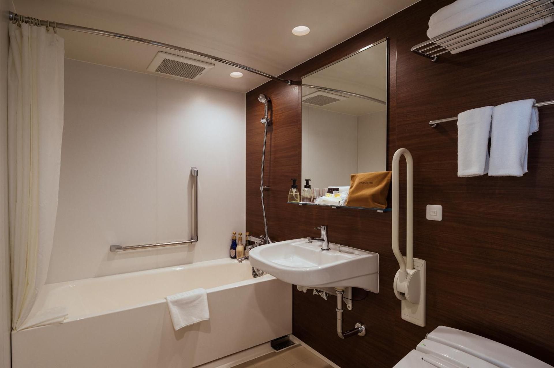 Accessible Twin - Non-Smoking - House Keeping is Optional with Additional Cost 2 Beds 110cm x 190cm