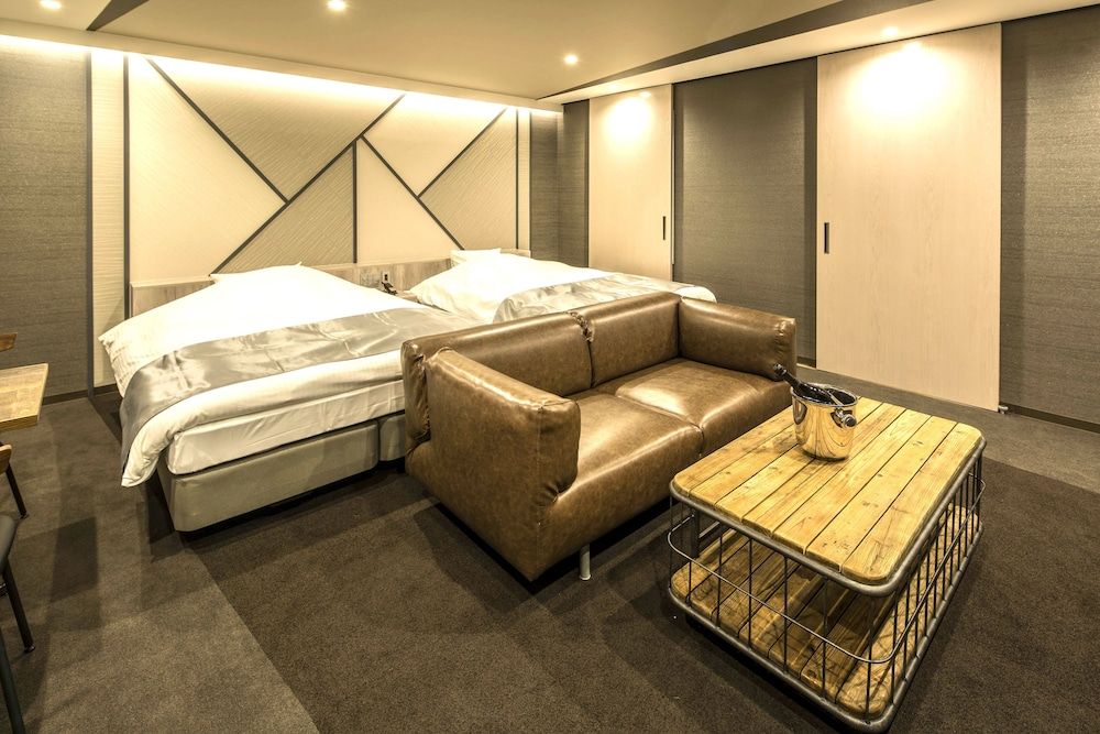 Hotel The Grandee Shinsaibashi Premium Twin Room, Non Smoking 3