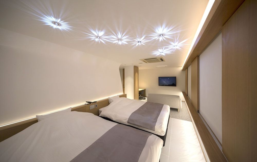 Hotel The Grandee Shinsaibashi Premium Twin Room, Non Smoking 2