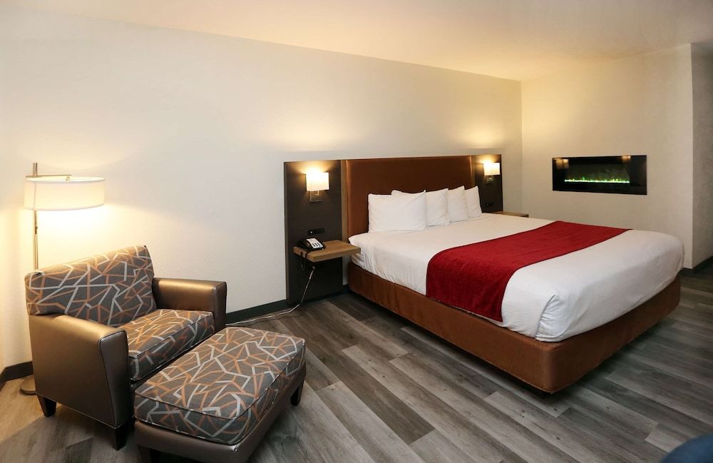 Standard Room, 1 King Bed, Non Smoking, Fireplace