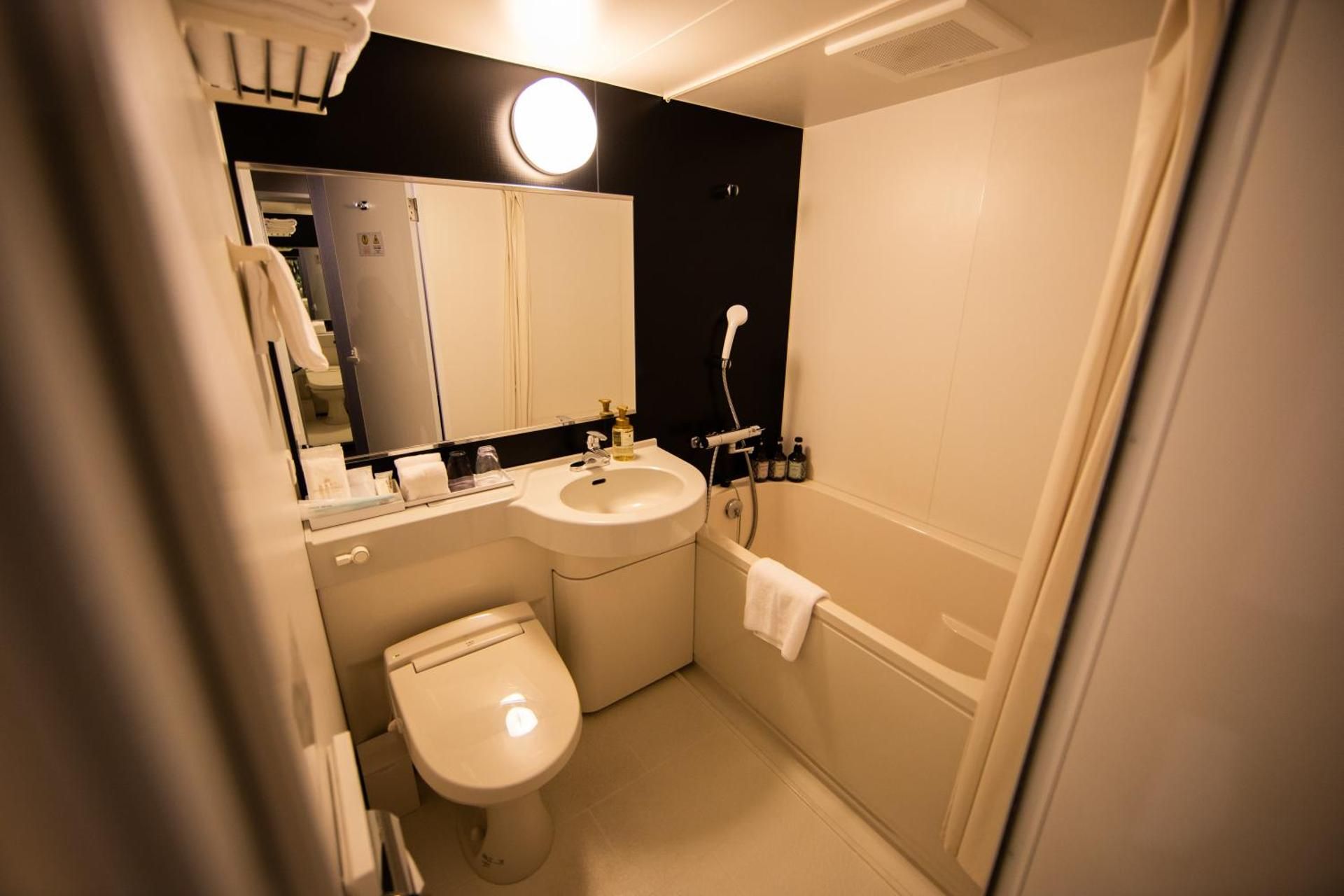 undefined Quintessa Hotel Osaka Shinsaibashi Comic&Books 7