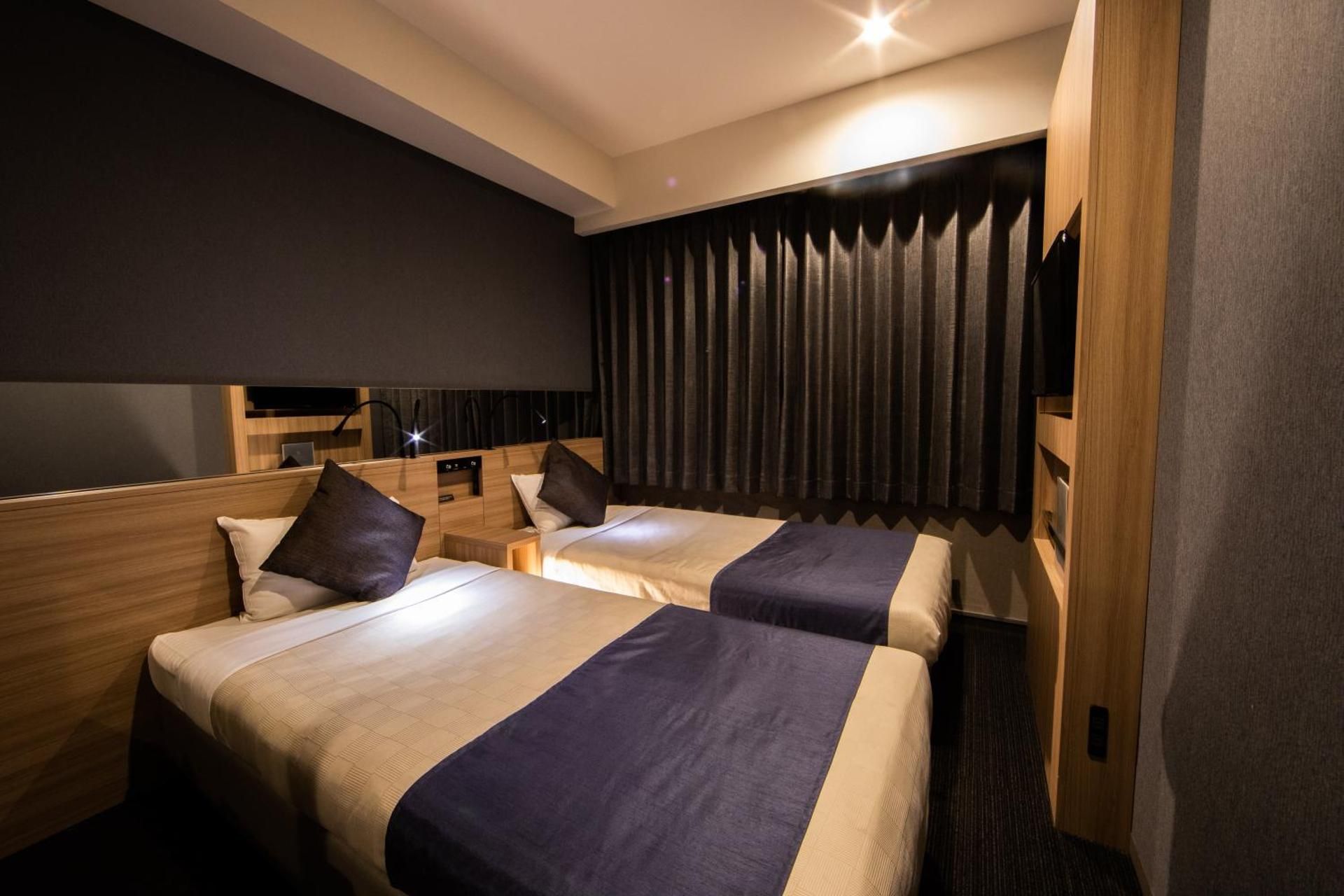 undefined Quintessa Hotel Osaka Shinsaibashi Comic&Books 6