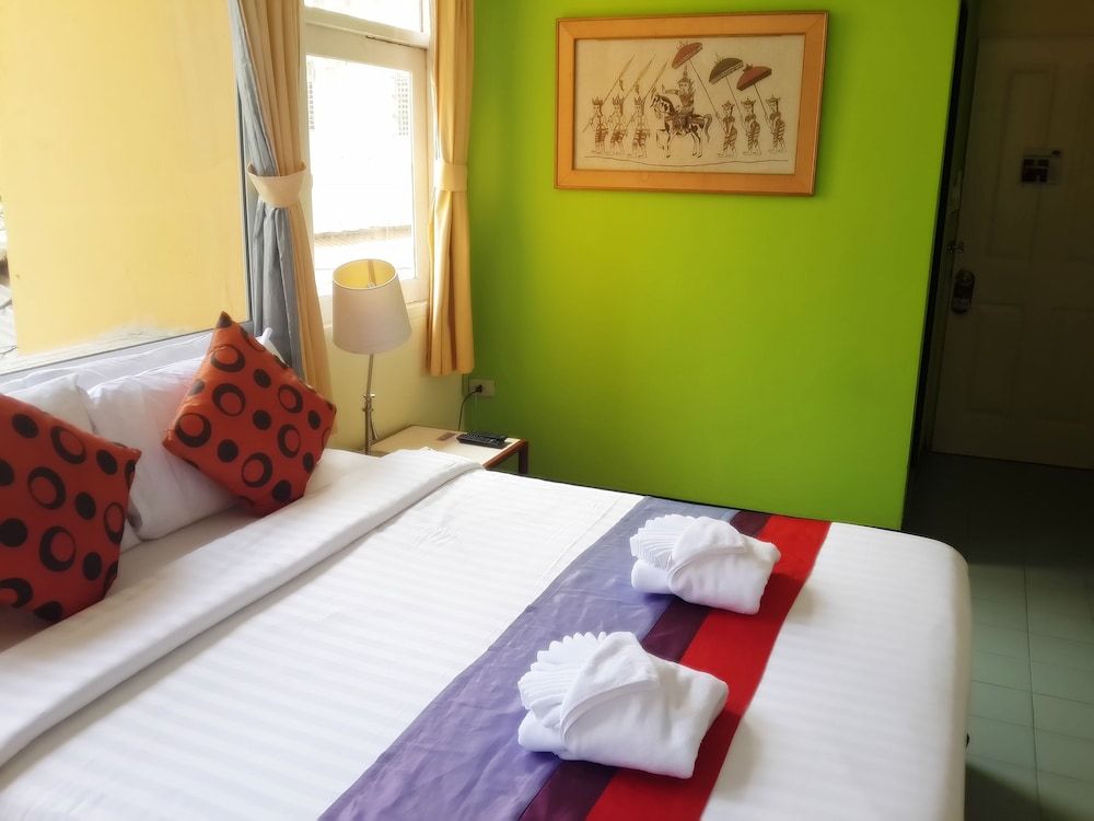 Sawasdee Sukhumvit Inn Superior Room, 1 Queen Bed 3