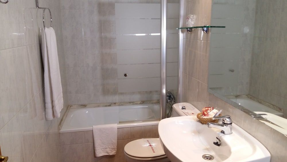 Hotel Real de Toledo Standard Single Room 4