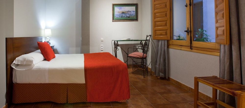 Hotel Real de Toledo Family Room (Street View, TM)