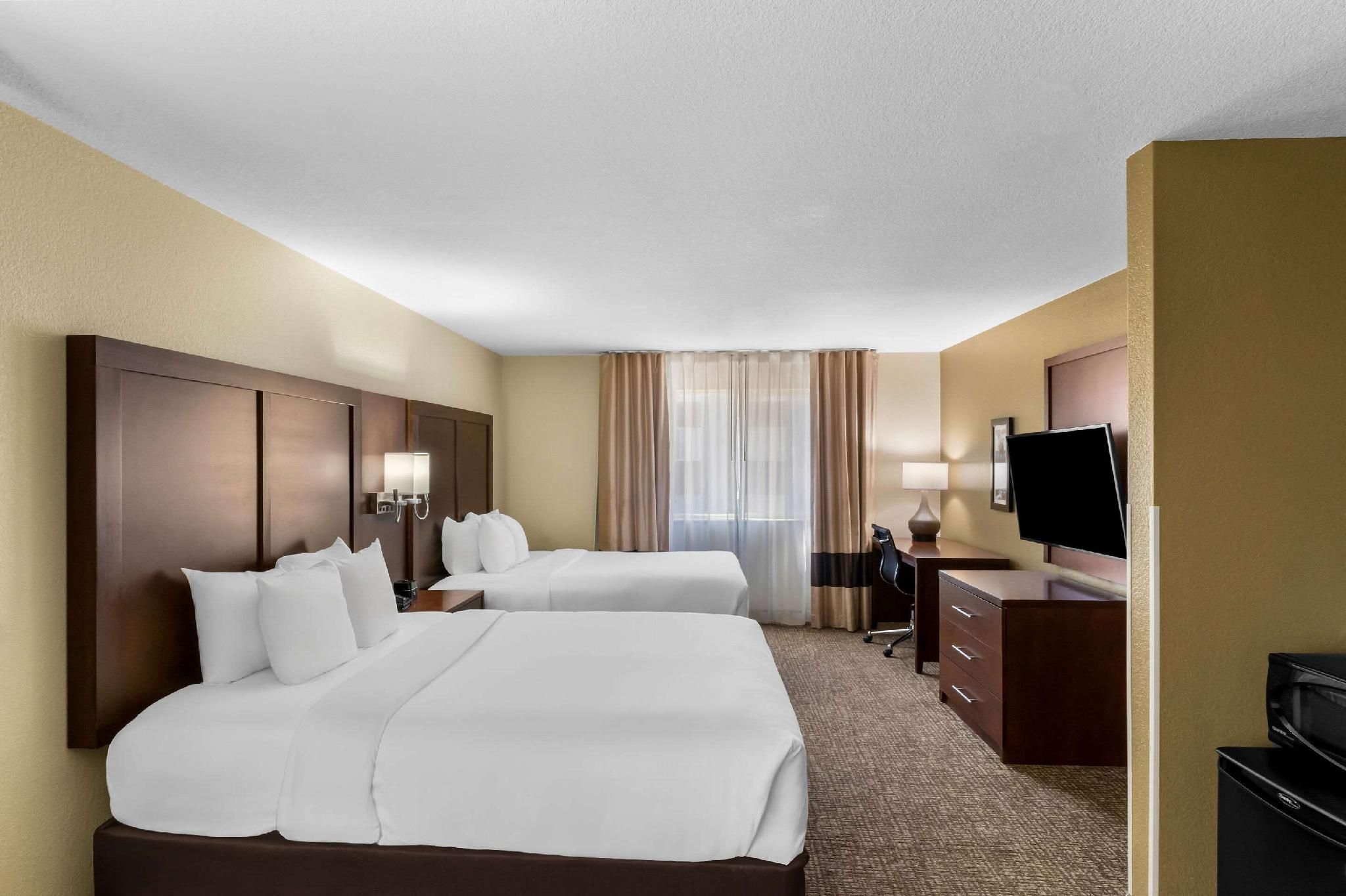 2 Queen Beds, Suite, Non-Smoking, Accessible, Upgrade
