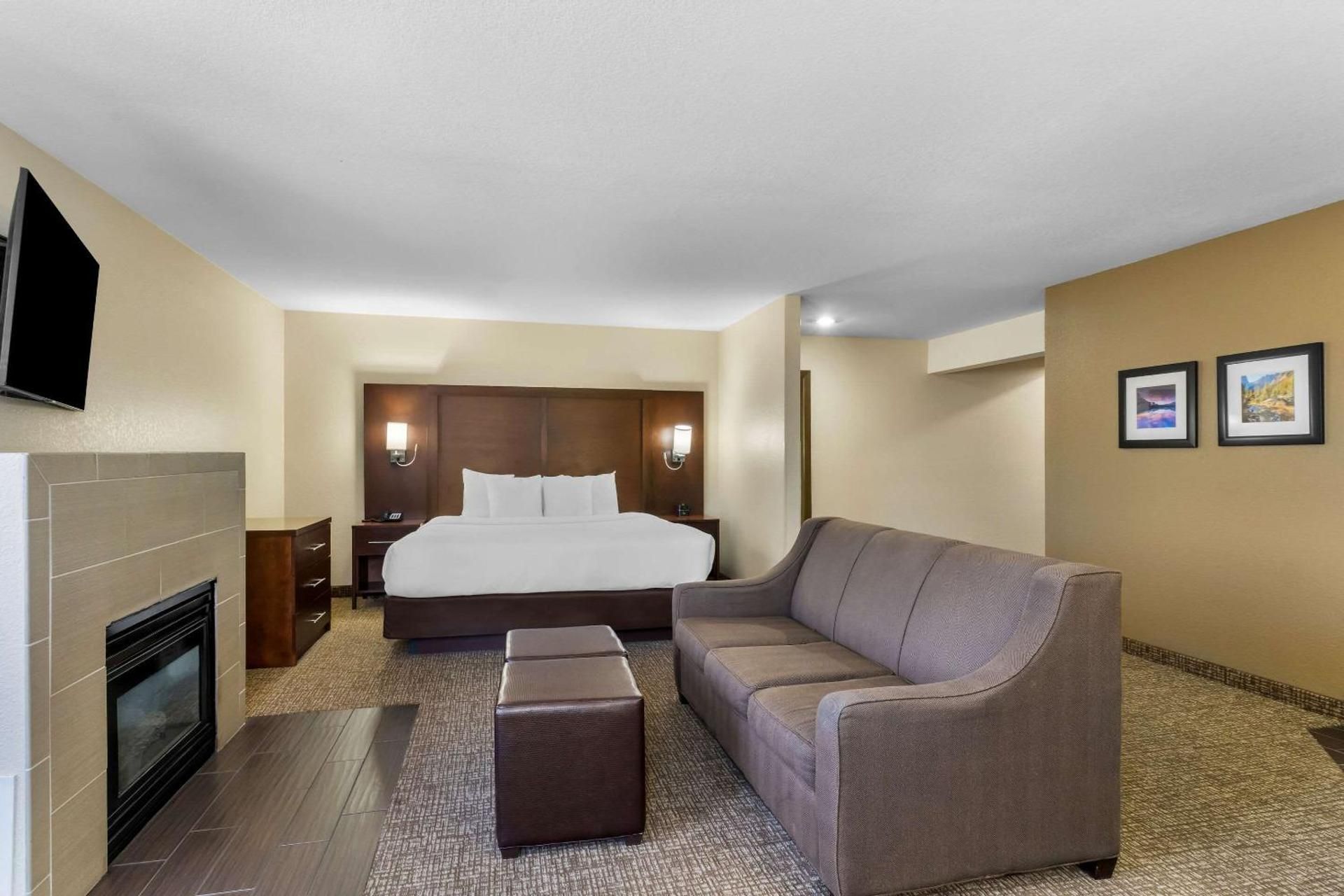 1 King Bed, Suite, Non-Smoking, Accessible, Upgrade