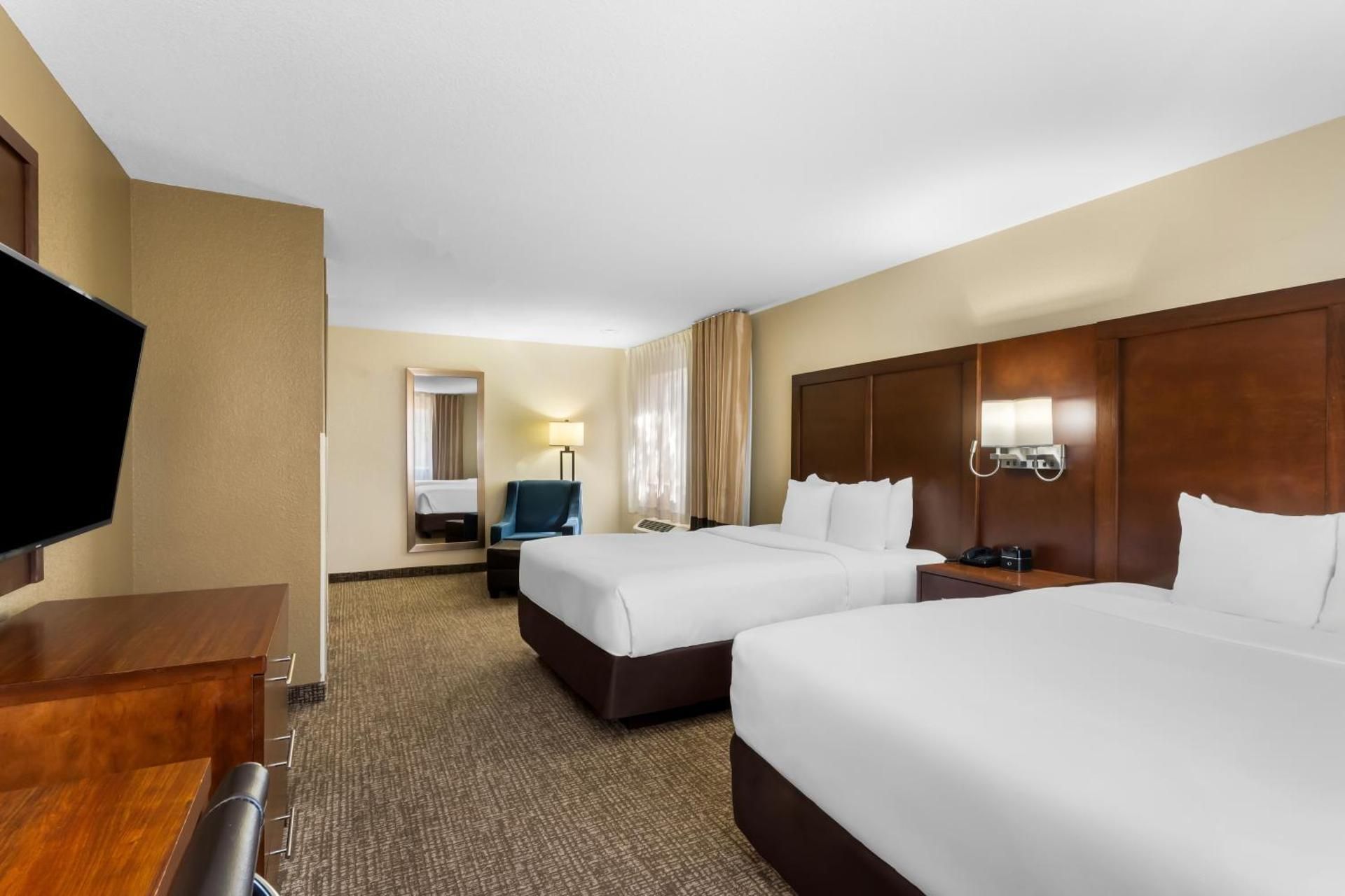 2 Queen Beds, Suite, Non-Smoking, Accessible, Upgrade