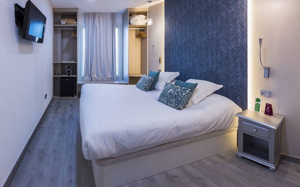 Junior Suite, 1 Queen Bed with Sofa Bed