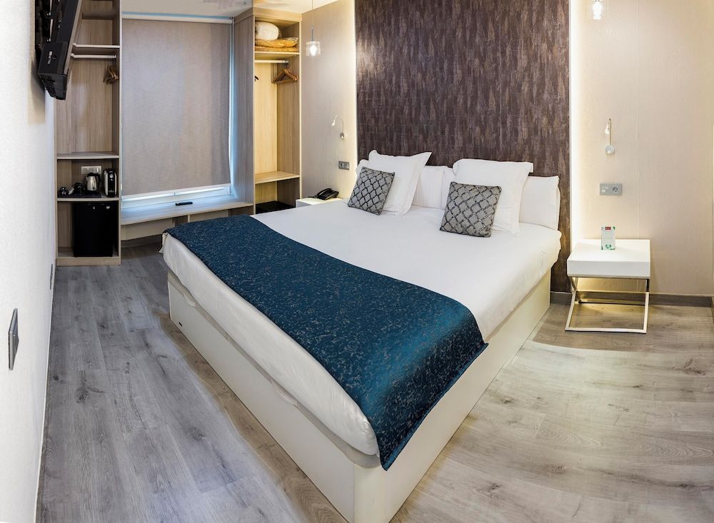 Junior Suite, 1 Queen Bed with Sofa Bed