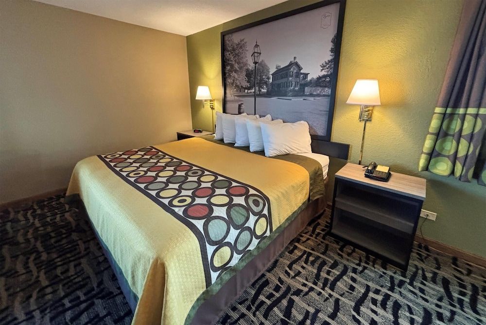 Deluxe Suite, 1 King Bed, Non Smoking, Jetted Tub