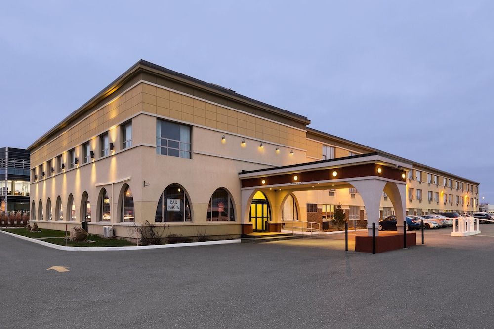 undefined Days Inn & Conference Centre by Wyndham Montreal Airport 4