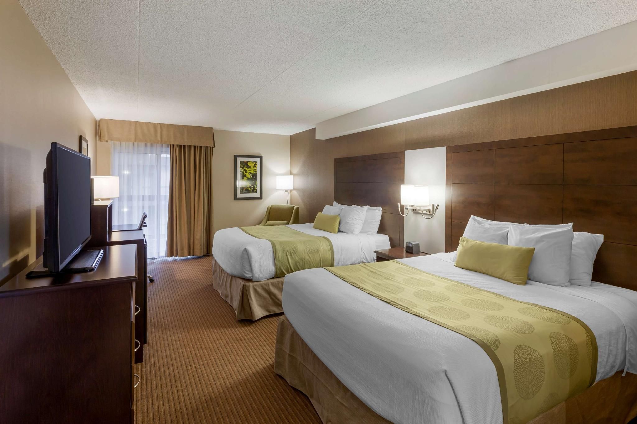 Best Western Plus Leamington Hotel & Conference Centre 2 Queen Beds, Nonsmoking, Balcony 2