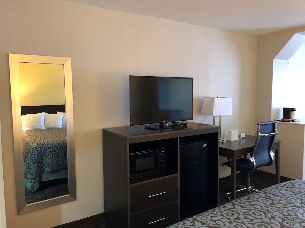 Days Inn by Wyndham Phoenix North