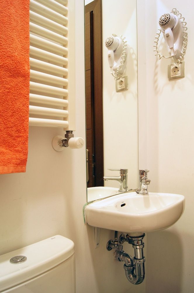 undefined Hostal Cibeles 8