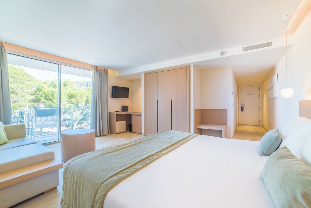 Superior Double Room, Partial Sea View (Lateral)