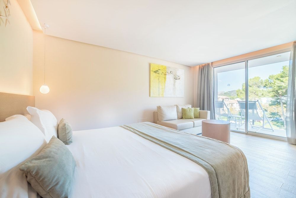 Superior Double Room, Partial Sea View (Lateral)