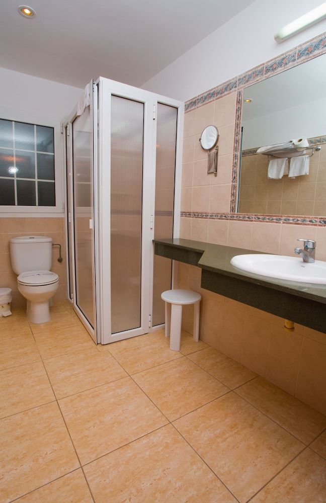 Hotel Jeni & Restaurant Quadruple Room 5