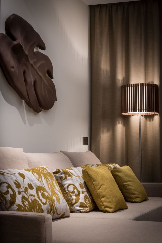 GF Victoria Senior Suite (2 adults and 1 child)