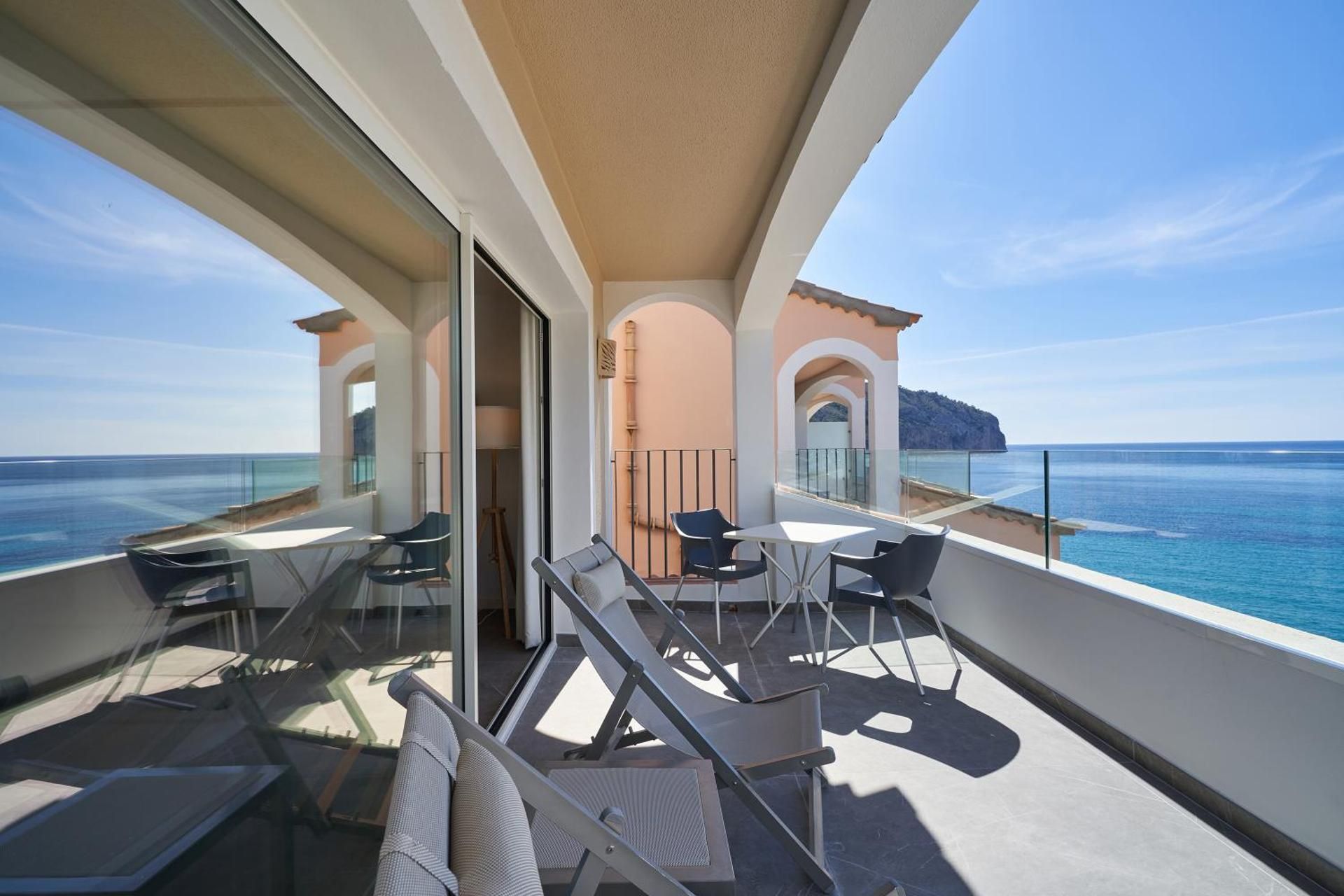 Suite with Pool View with Spa Access 