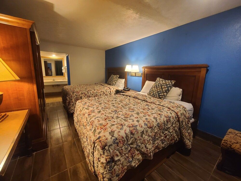 Garden Inn & Extended Stay Shepherdsville / Louisville Double Room, 2 Queen Beds, Non Smoking 9