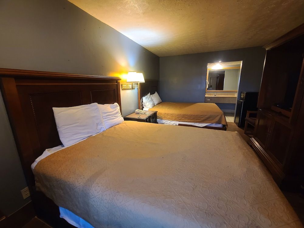 Garden Inn & Extended Stay Shepherdsville / Louisville Double Room, 2 Queen Beds, Smoking 5