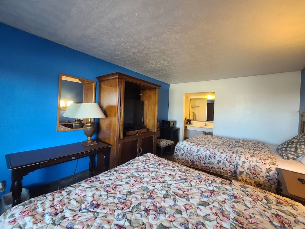 Garden Inn & Extended Stay Shepherdsville / Louisville Double Room, 2 Queen Beds, Non Smoking 4