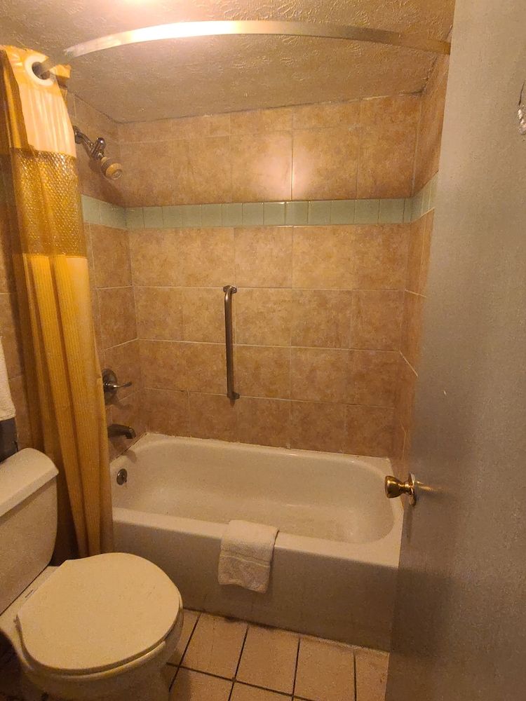 Garden Inn & Extended Stay Shepherdsville / Louisville Standard Room, 1 King Bed, Smoking 16