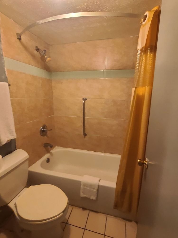 Garden Inn & Extended Stay Shepherdsville / Louisville Standard Room, 1 King Bed, Smoking 16