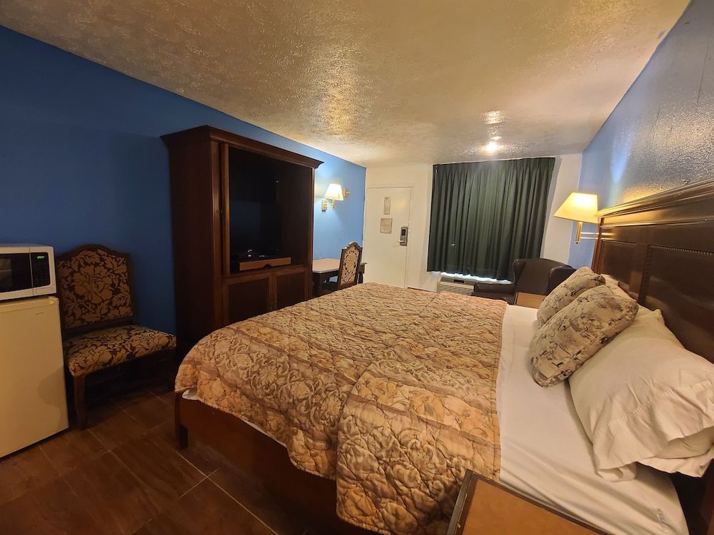 Garden Inn & Extended Stay Shepherdsville / Louisville Standard Room, 1 King Bed, Non Smoking 8