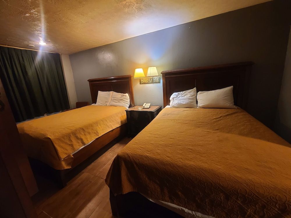 Garden Inn & Extended Stay Shepherdsville / Louisville Double Room, 2 Queen Beds, Smoking 4