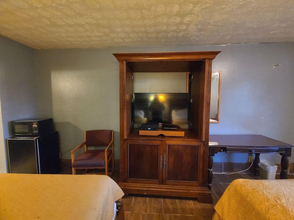 Garden Inn & Extended Stay Shepherdsville / Louisville Double Room, 2 Queen Beds, Smoking 9