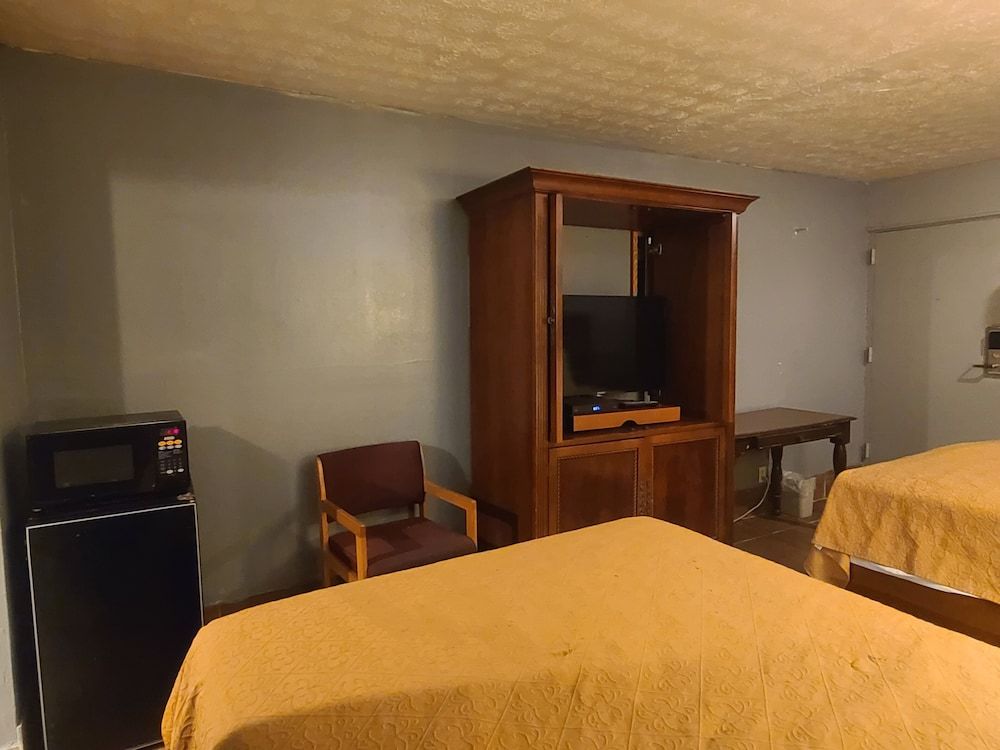 Garden Inn & Extended Stay Shepherdsville / Louisville Double Room, 2 Queen Beds, Smoking 8