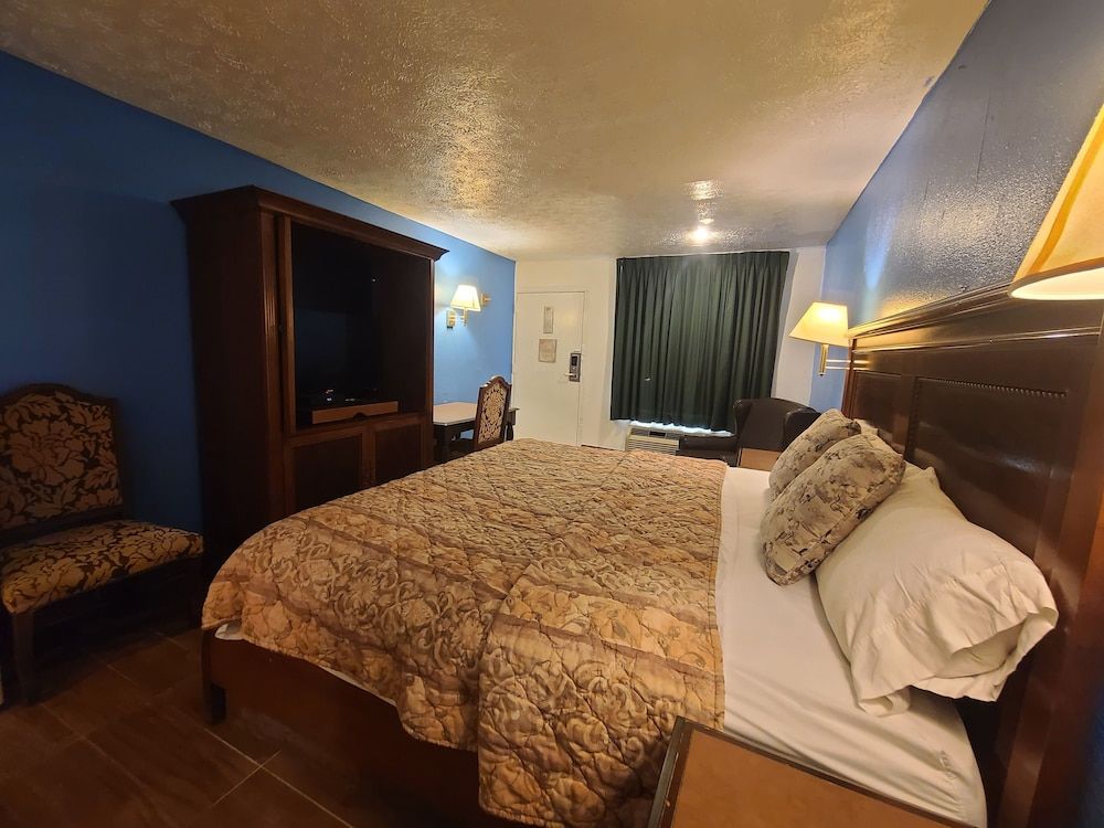 Garden Inn & Extended Stay Shepherdsville / Louisville Standard Room, 1 King Bed, Non Smoking 4