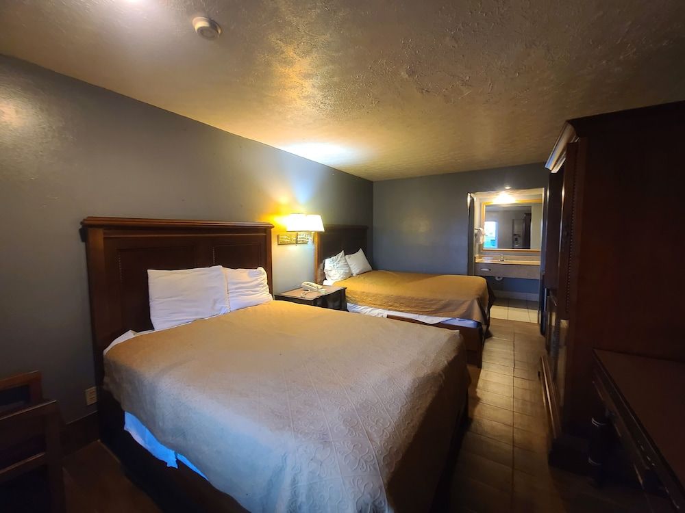 Garden Inn & Extended Stay Shepherdsville / Louisville Double Room, 2 Queen Beds, Smoking 6