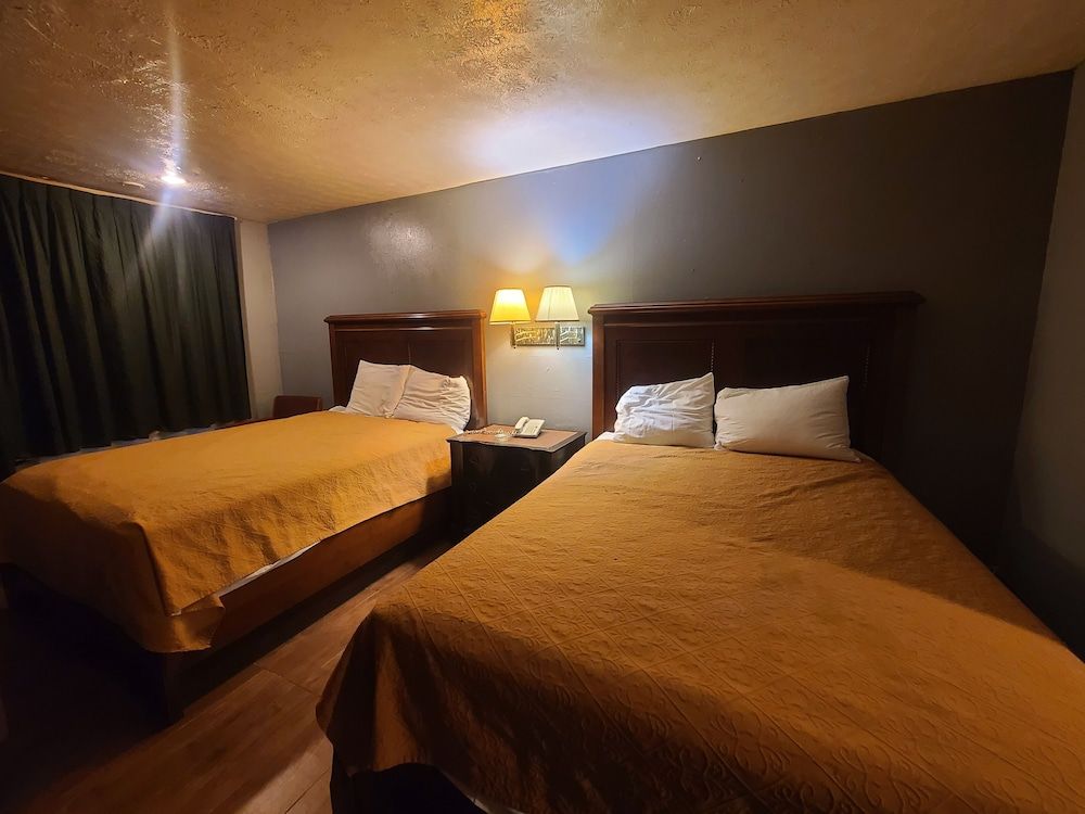 Garden Inn & Extended Stay Shepherdsville / Louisville Double Room, 2 Queen Beds, Smoking 2