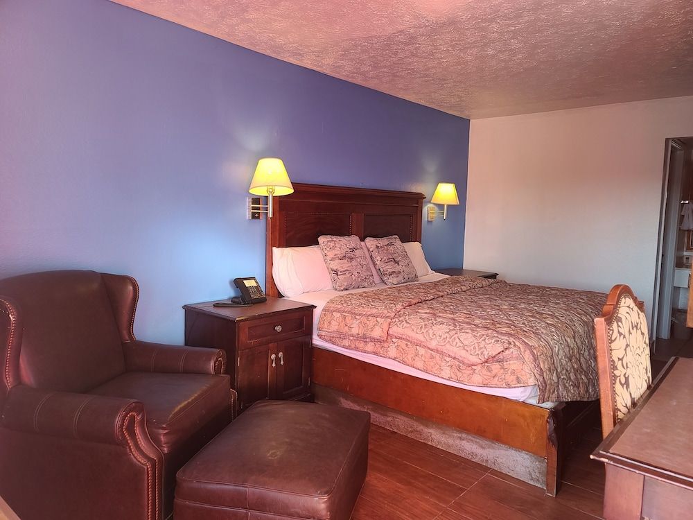 Garden Inn & Extended Stay Shepherdsville / Louisville Standard Room, 1 King Bed, Non Smoking 3