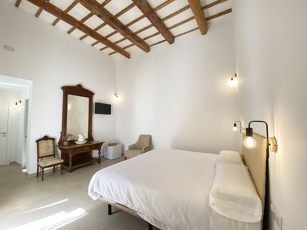 Hotel Nou Sant Antoni Deluxe Suite 2